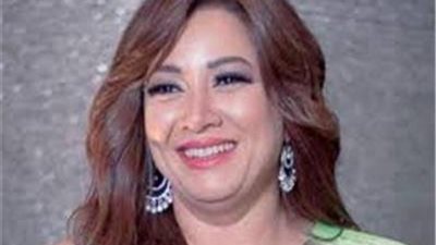 انتصار تروج لمسرحية ”فى انتظار بابا”