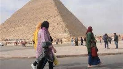 إقبال كبير للمصريين على الأهرامات فى العيد
