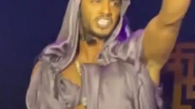 محمد رمضان يثير الجدل بجسد عارى فى حفله الأخير بالسعودية