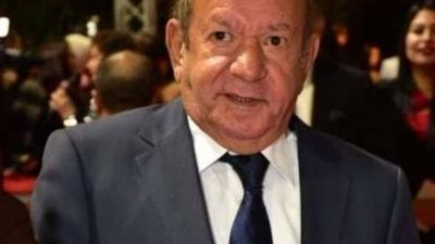 بالصور.. أحدث ظهور لـ لطفى لبيب مع أبطال فيلم ”أنا وهى”