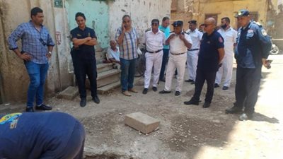 إصلاح هبوط أرضى ومعاينة انهيار جزئى بأحد منازل مركز أبنوب أسيوط