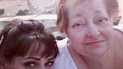 تعرض والدة نورهان لوعكة صحية والفنانة تطلب الدعاء من جمهورها