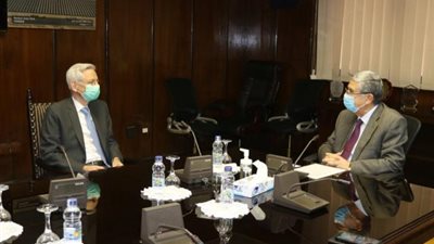 وزير الكهرباء يجتمع مع سفير فرنسا الجديد بالقاهرة لدعم وتعزيز التعاون