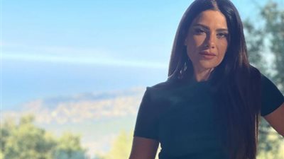 صبا مبارك تخطف أنظار جمهورها بإطلالة جريئة