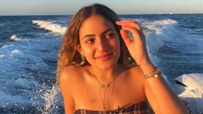 آخر دلع.. ابنة عمرو دياب في رحلة بحرية بصحبة أصدقائها