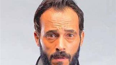 يوسف الشريف..حكايات عن فنان  أهان أهل الفن بتصريحات ”منع البوس” فانتقم منه الجمهور بالتنمر على زوجته