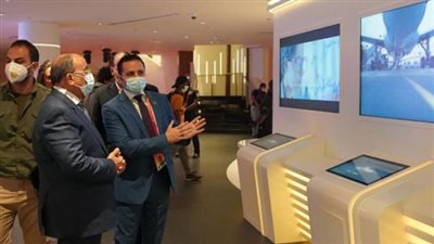 وزير التنمية المحلية يتفقد الجناح المصرى بمعرض ”إكسبو دبى 2020”