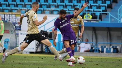 فيورنتينا يجتاز سبال بثلاثية في الدوري الإيطالي