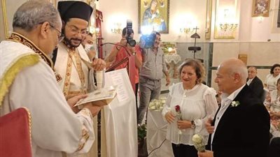 صور.. الكنيسة الكاثوليكية تحتفل بتجديد العهد لعدد من الأزواج والزوجات