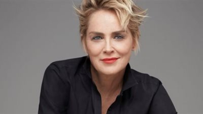 بعد فوزها بـ«جائزة الايقونة».. شارون ستون كما لم تراها من قبل