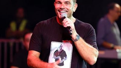 مزة الهضبة.. معلومات لا تعرفها عن معجبة عمرو دياب المثيرة للجدل