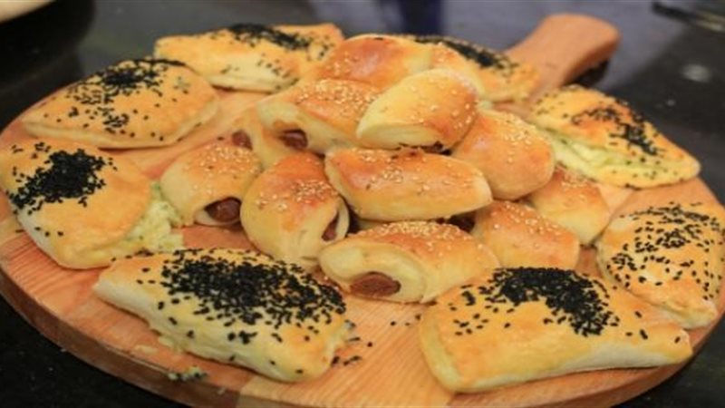 فطائر بالجبنة والعجوة