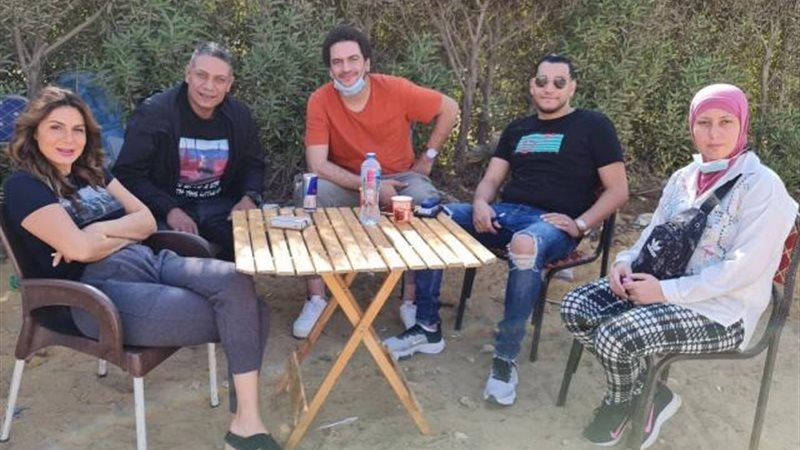 نجلاء وفريق العمل