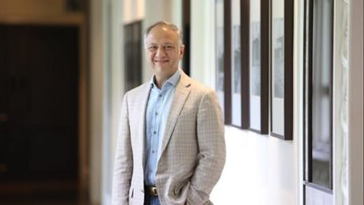 انتخاب إيهاب أبو عوف عضواً جديداً لمجلس أوصياء الجامعة الأمريكية بالقاهرة