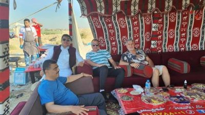 الخطيب وإكرامي علي مأدبة غذاء بدويه معا