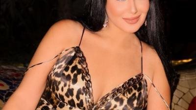 أتجوزك يوم واحد.. متابع يغازل سمية الخشاب ويطلب منها الزواج