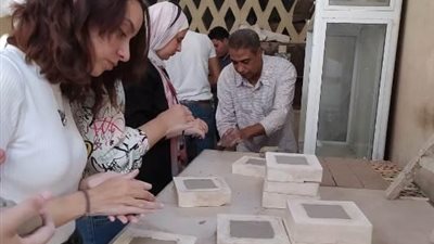 «الفنون التطبيقية » بجامعة بدر تنظم زيارة للطلاب فى مركز الحرف التقليدية.. صور