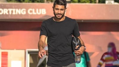 ياسر إبراهيم يواصل برنامجه العلاجي على هامش مران الأهلي