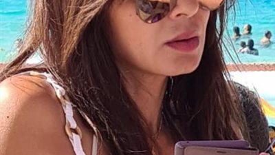 صورة.. نجلاء بدر تستمتع بإجازتها الصيفية على شاطىء البحر