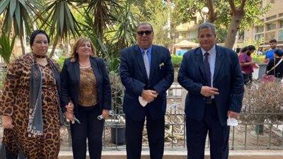 بالصور .. شاهد جولة لرئيس جامعة حلوان فى مقرات التطعيم ضد فيروس كورونا