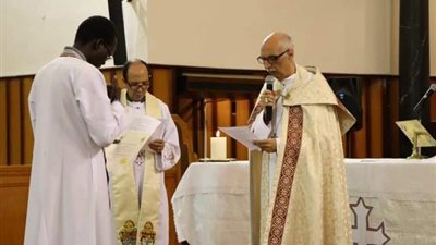 بالصور.. تعرف على رسائل رئيس الأسقفية لأول مساعد له بجامبيلا