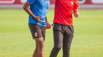 من كهربا لـ فتحي.. ”حمد لله علي السلامة يا اخويا”