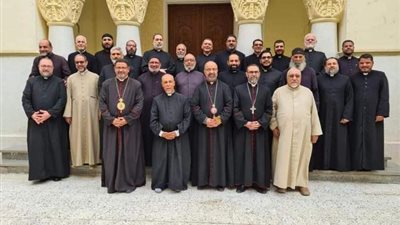 شاهد.. بطريرك الأقباط الكاثوليك يلتقي بكهنة إيبارشية أسيوط