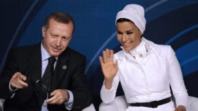 يرويها مستشارها الخاص.. مذكرات ”الشيخة موزة ” عن خيانة قطر للعرب والنوم في حضن الصهاينة والأتراك