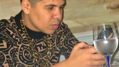 من الكبارية لـ العمرة.. عمر كمال يتعرض لانتقادات بسبب فيديو جديد