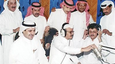 مات على المسرح وهو يؤدي وصلته الغنائية ورائد المجددين في الفن السعودي..معلومات لا تعرفها عن قيثارة الشرق طلال مداح