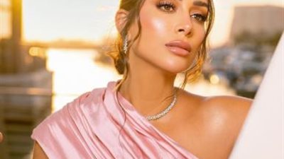 بسنت شوقى تشعل مواقع التواصل الاجتماعى بفستان باللون الوردى