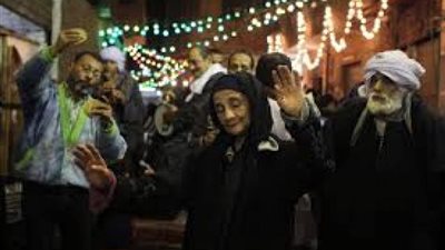 خلف أبو قرعة.. قصة ولي يحيي مريدوه مولده بشرب الخمر