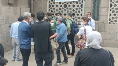 انتهاء مراسم تشيع جثمان والد الفنانة يسرا اللوزى