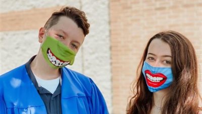 اضحك من قلبك.. آخر تقاليع موضة كمامات كورونا