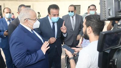 وزير التعليم العالي ورئيس جامعة القاهرة يتفقدان الحرم الجامعي لمتابعة تنفيذ قرارات مجلس الوزراء .. فيديو