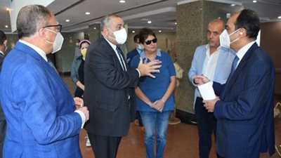 بالصور .. شاهد معرض إعادة تدوير المخلفات بجامعة حلوان