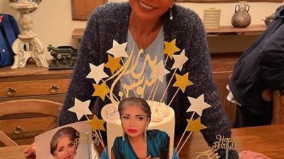 سوسن بدر تحتفل بعيد ميلادها فى كواليس مسلسل ”نقل عام”