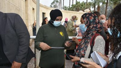 جامعة القاهرة : مستمرون في الالتزام بتطبيق قرار مجلس الوزراء بمنع دخول غير المطعمين