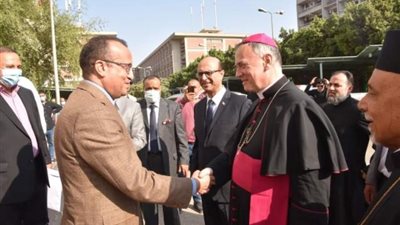 شاهد.. كواليس زيارة سفير الفاتيكان بالقاهرة لجامعة أسيوط