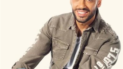 رامى جمال يغازل زوجته بكلمات رومانسية