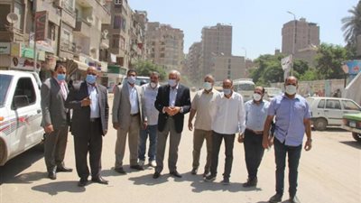 شاهد .. كيف عاقب محافظ الجيزة شركتي نظافة للتقاعس عن العمل؟