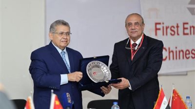 افتتاح ملتقى توظيف خريجي الجامعة المصرية الصينية بمشاركة نقيب التجاريين بالقاهرة
