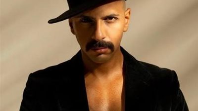 رغم أنف النقابة.. حسن أبو الروس يواجه جمهوره على المسرح فى حفل غنائي