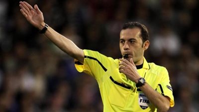 شاكير يدير مباراة برشلونة ونابولي بدوري الأبطال