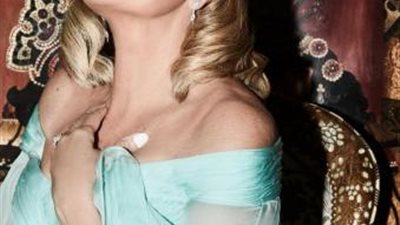 يسرا بإطلالة شبابية في أحدث جلسة تصوير لها