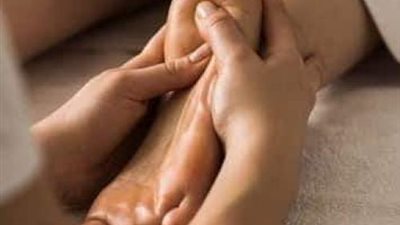 علاج الألم يبدأ من القدمين .. إليك الطريقة