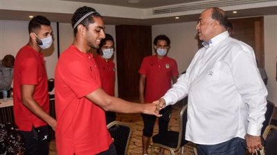 مصيلحى يدعم فريق الكرة بمعسكرهم إستعدادا للقاء الزمالك