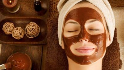 رطبي بشرتك بالقهوة وماء الورد