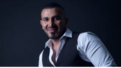 بالصور.. أحمد سعد علي المرجيحة برفقة خطيبته