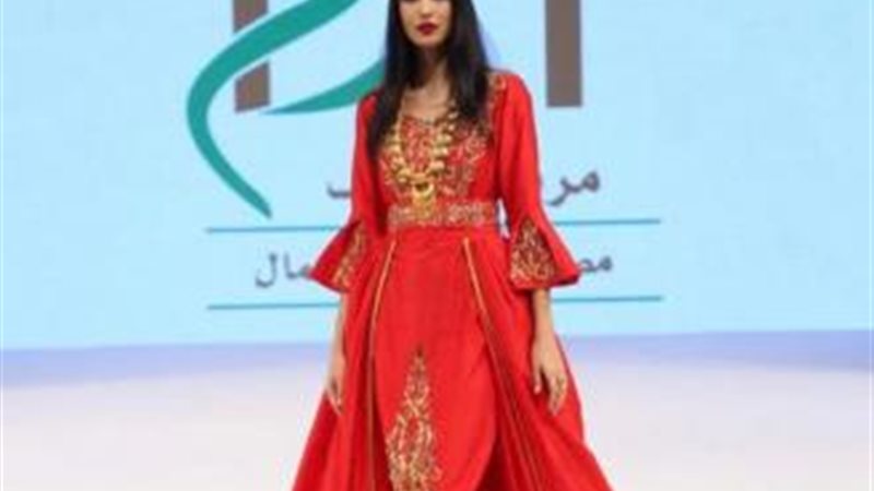 عارضة أزياء
